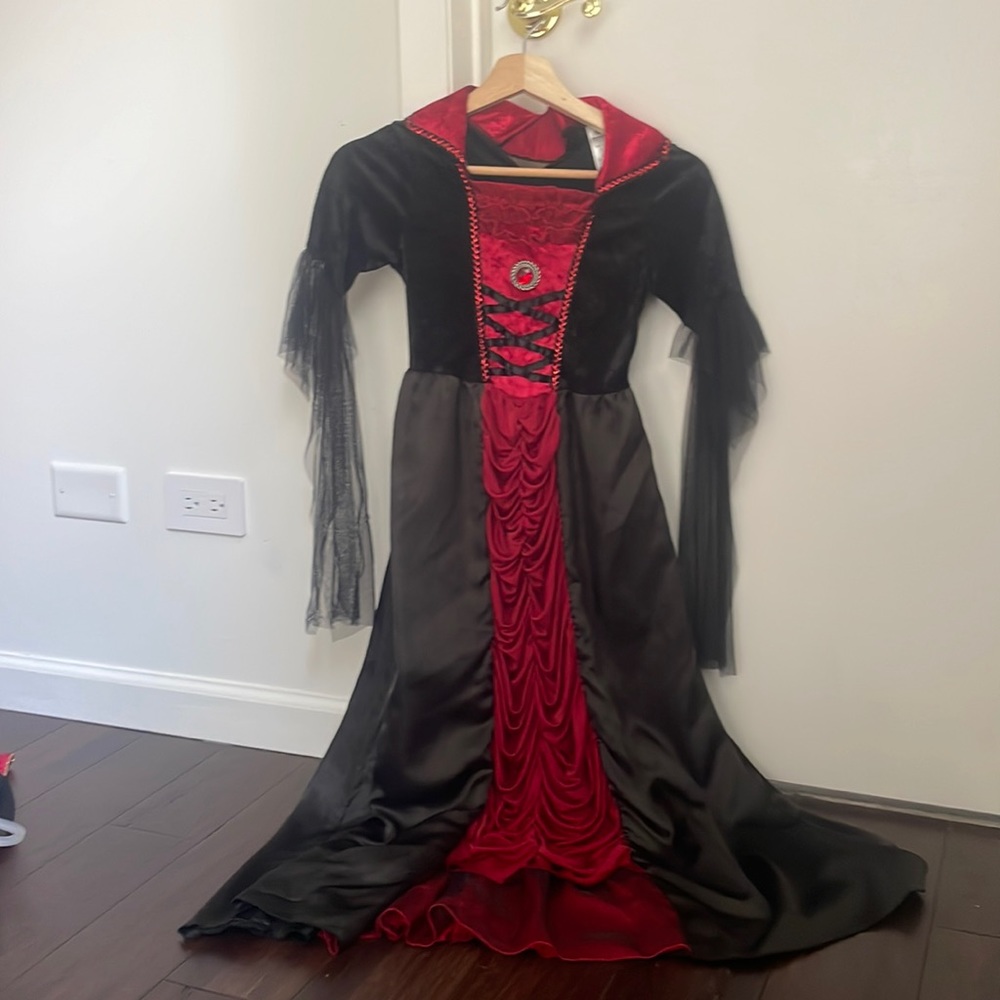 Kids Halloween Costume. Vampire dress